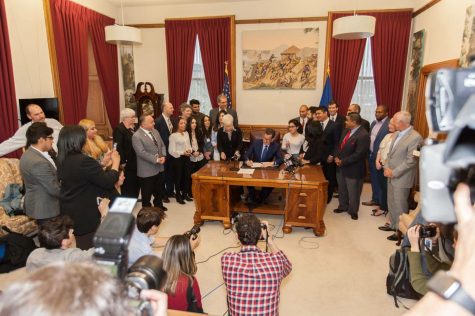 Undocumented students celebrate law giving access to tuition funds