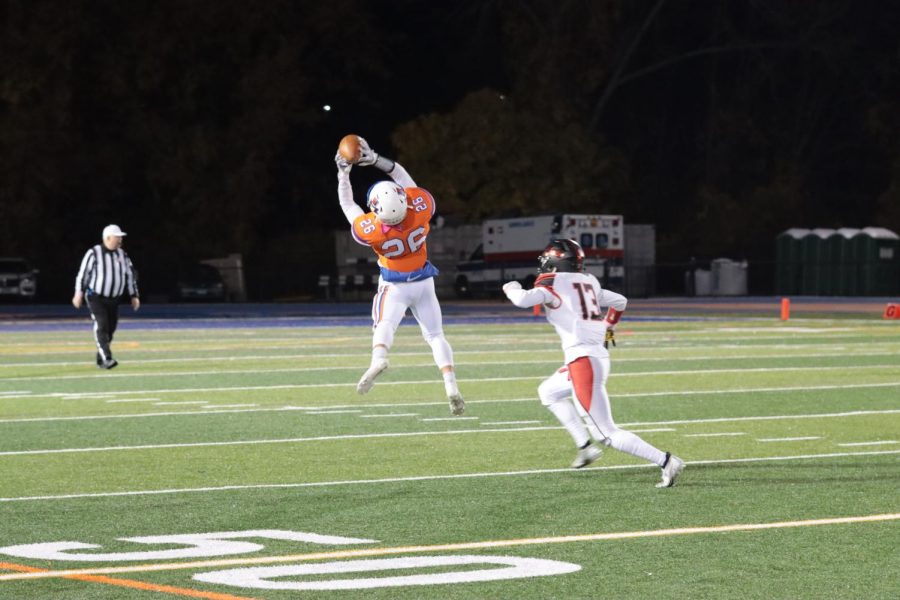 Aiden Montalvo (26) makes a leaping grab. credit // @mg_sport_photography