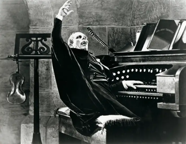 Still from Phantom of the Opera (1962). 